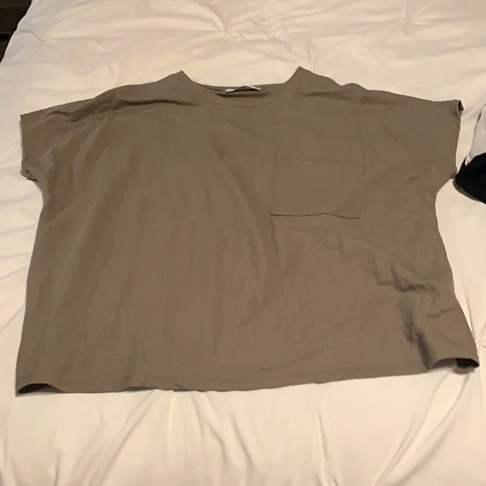 Carly Jean -Small linen like t-shirt.